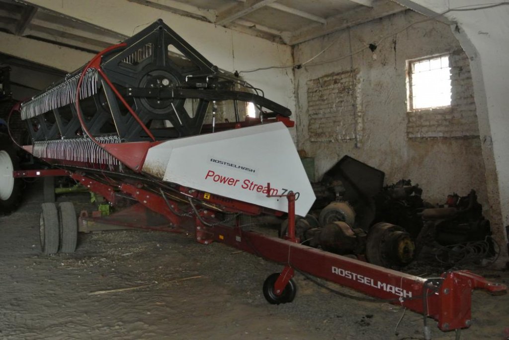 Oldtimer-Mähdrescher des Typs Versatile Acros 595 Plus, Neumaschine in Харків (Bild 3)