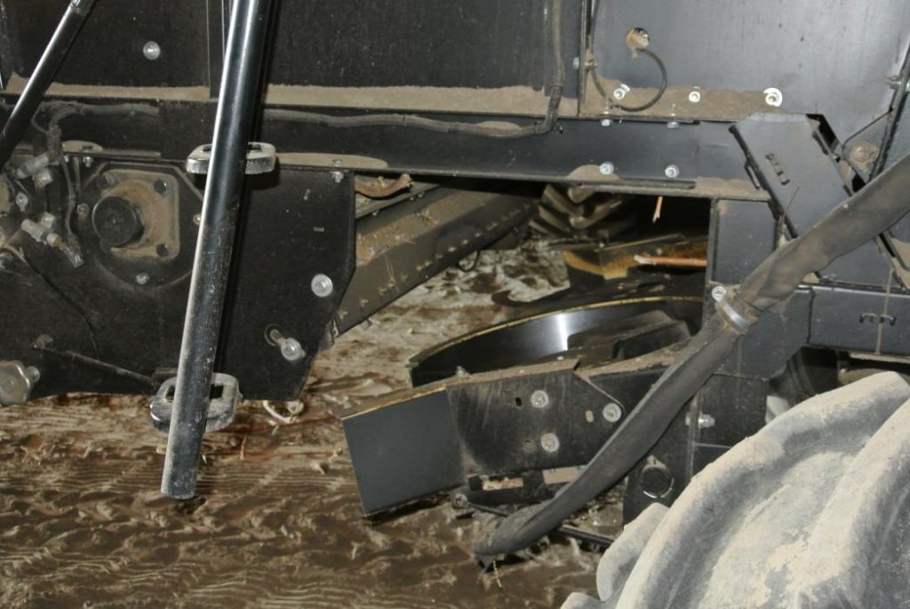 Oldtimer-Mähdrescher des Typs Versatile Acros 595 Plus, Neumaschine in Харків (Bild 5)