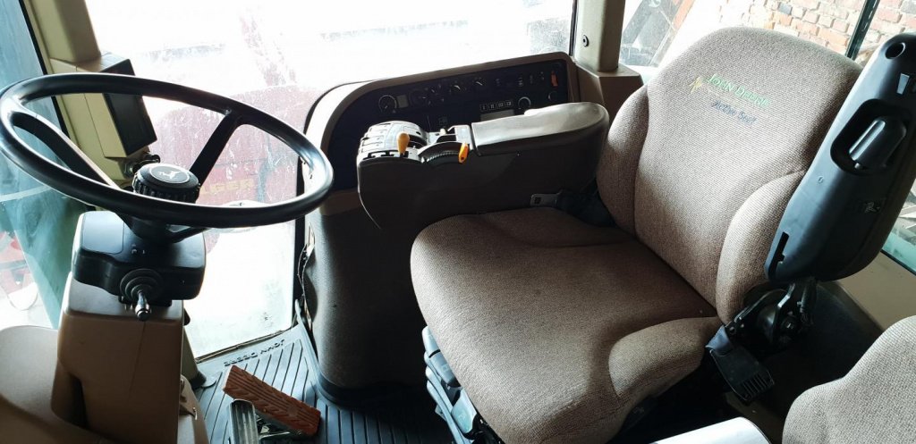 Oldtimer-Traktor des Typs John Deere 8430, Neumaschine in Рівне (Bild 13)