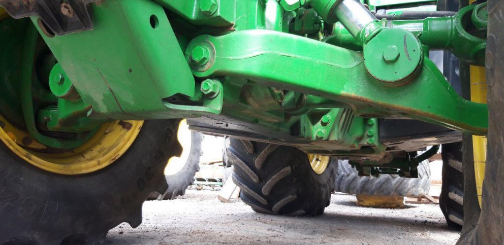 Oldtimer-Traktor des Typs John Deere 8335R, Neumaschine in Рівне (Bild 7)