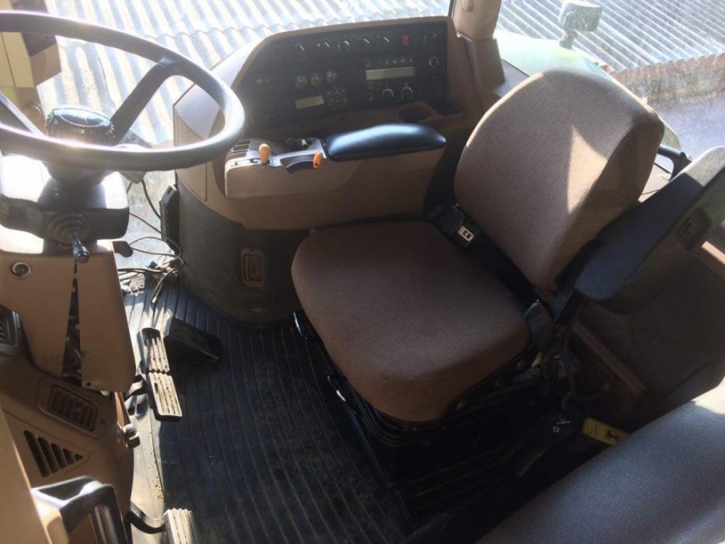 Oldtimer-Traktor des Typs John Deere 8400, Neumaschine in Рівне (Bild 5)