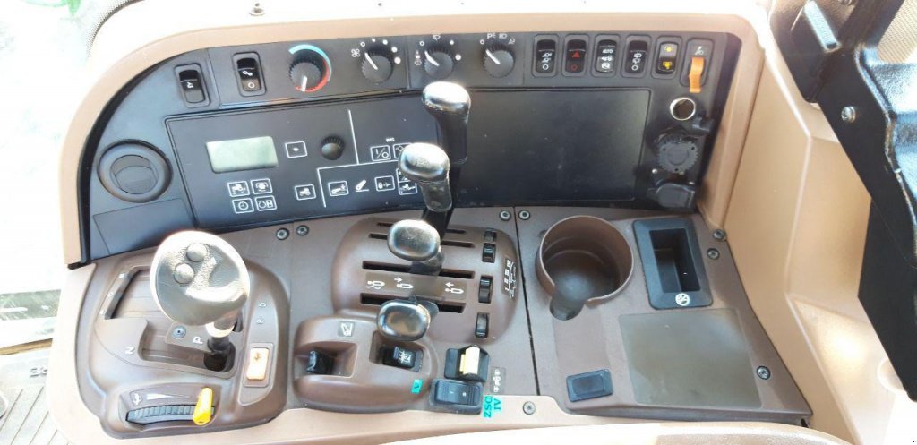 Oldtimer-Traktor des Typs John Deere 7930, Neumaschine in Рівне (Bild 13)