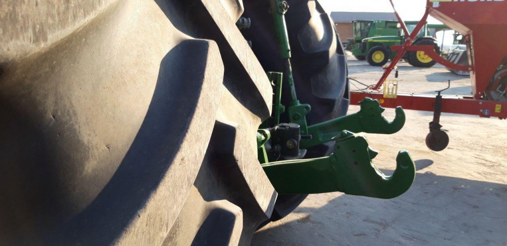 Oldtimer-Traktor des Typs John Deere 7930, Neumaschine in Рівне (Bild 10)