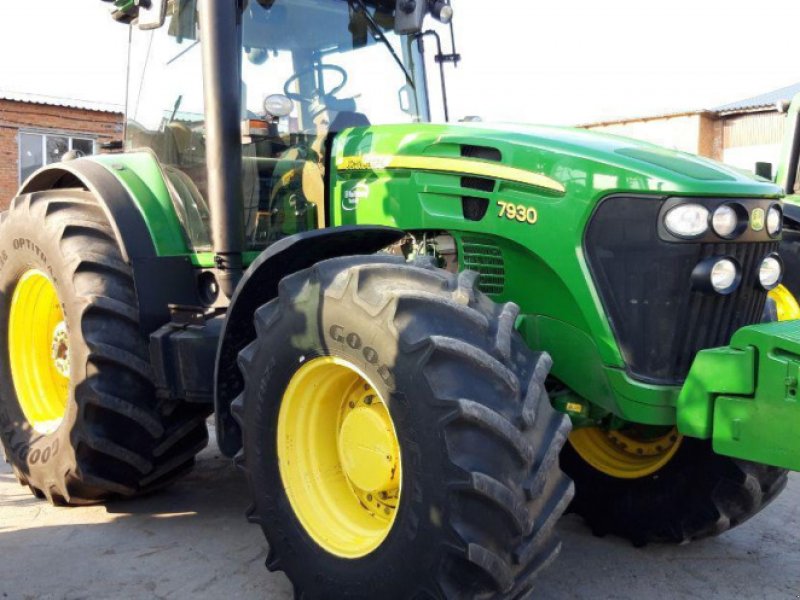 Oldtimer-Traktor des Typs John Deere 7930, Neumaschine in Рівне (Bild 1)