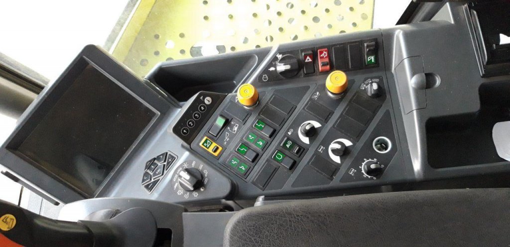 Oldtimer-Mähdrescher des Typs CLAAS Lexion 580, Neumaschine in Рівне (Bild 7)