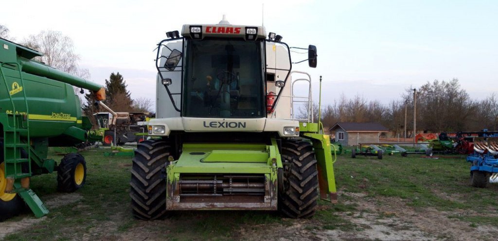 Oldtimer-Mähdrescher des Typs CLAAS Lexion 480 Evolution, Neumaschine in Рівне (Bild 4)