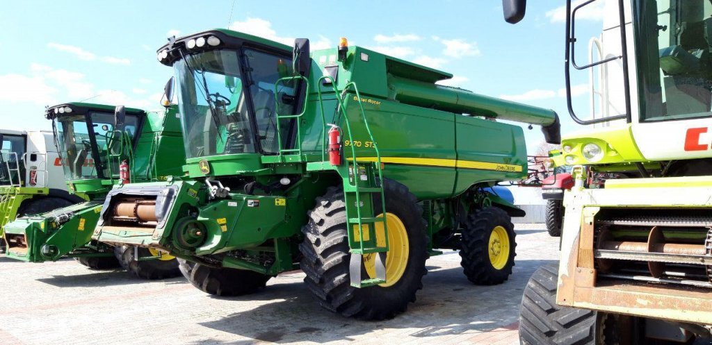 Oldtimer-Mähdrescher des Typs John Deere 9770 STS Bullet Rotor, Neumaschine in Рівне (Bild 1)