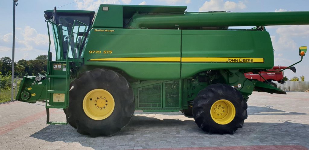 Oldtimer-Mähdrescher des Typs John Deere 9770 STS Bullet Rotor, Neumaschine in Рівне (Bild 9)