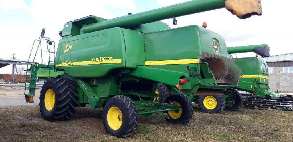 Oldtimer-Mähdrescher des Typs John Deere 9640i WTS, Neumaschine in Рівне (Bild 7)