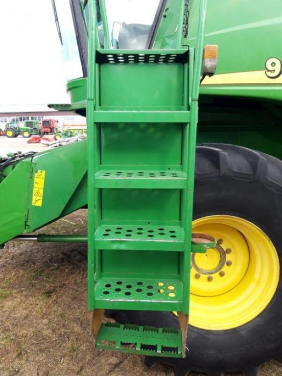 Oldtimer-Mähdrescher des Typs John Deere 9640i WTS, Neumaschine in Рівне (Bild 13)