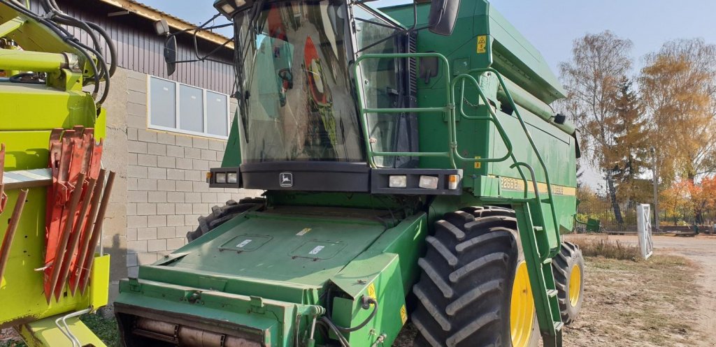 Oldtimer-Mähdrescher des Typs John Deere 2266 Extra, Neumaschine in Рівне (Bild 3)