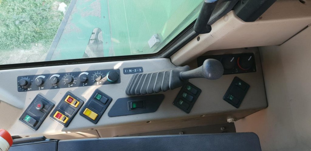 Oldtimer-Mähdrescher des Typs John Deere 2266 Extra, Neumaschine in Рівне (Bild 6)