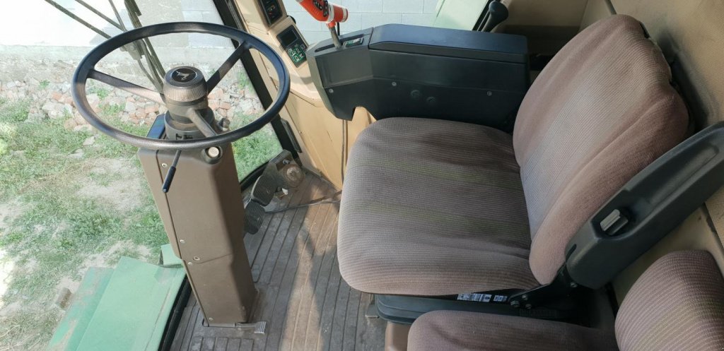 Oldtimer-Mähdrescher des Typs John Deere 2266 Extra, Neumaschine in Рівне (Bild 7)