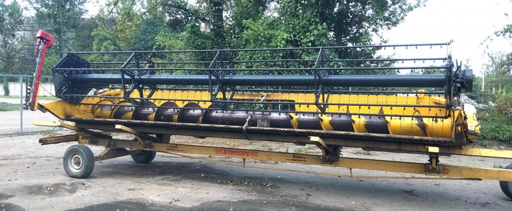 Oldtimer-Mähdrescher des Typs New Holland CX8080, Neumaschine in Львів (Bild 4)