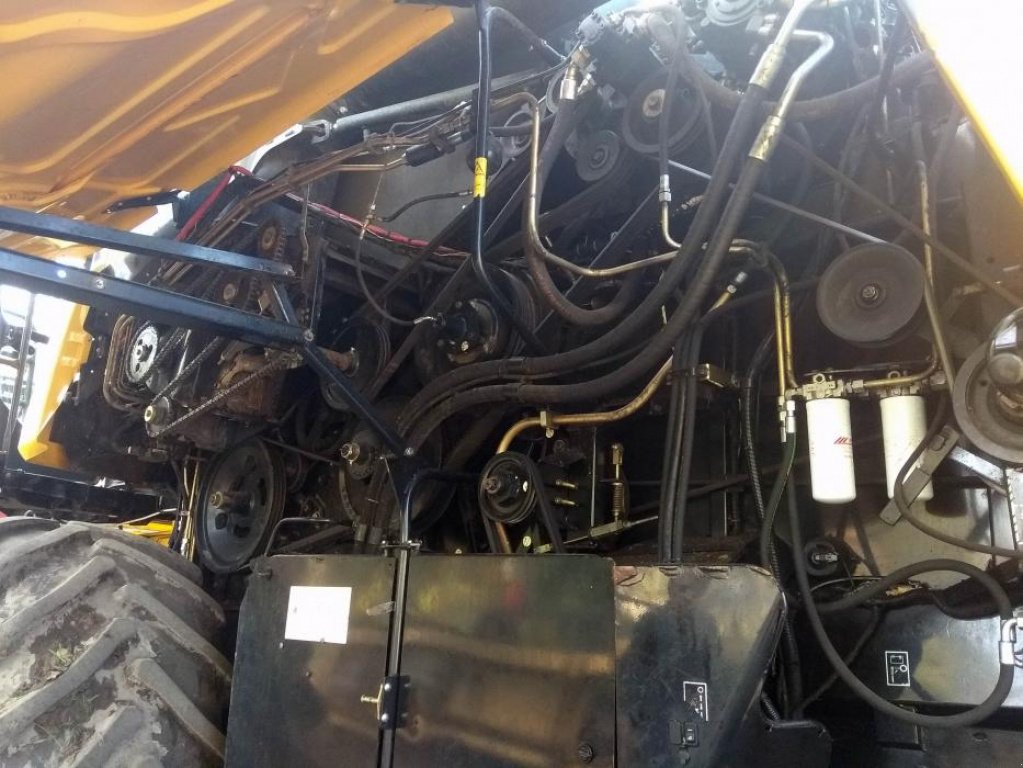 Oldtimer-Mähdrescher des Typs New Holland CX8080, Neumaschine in Львів (Bild 2)