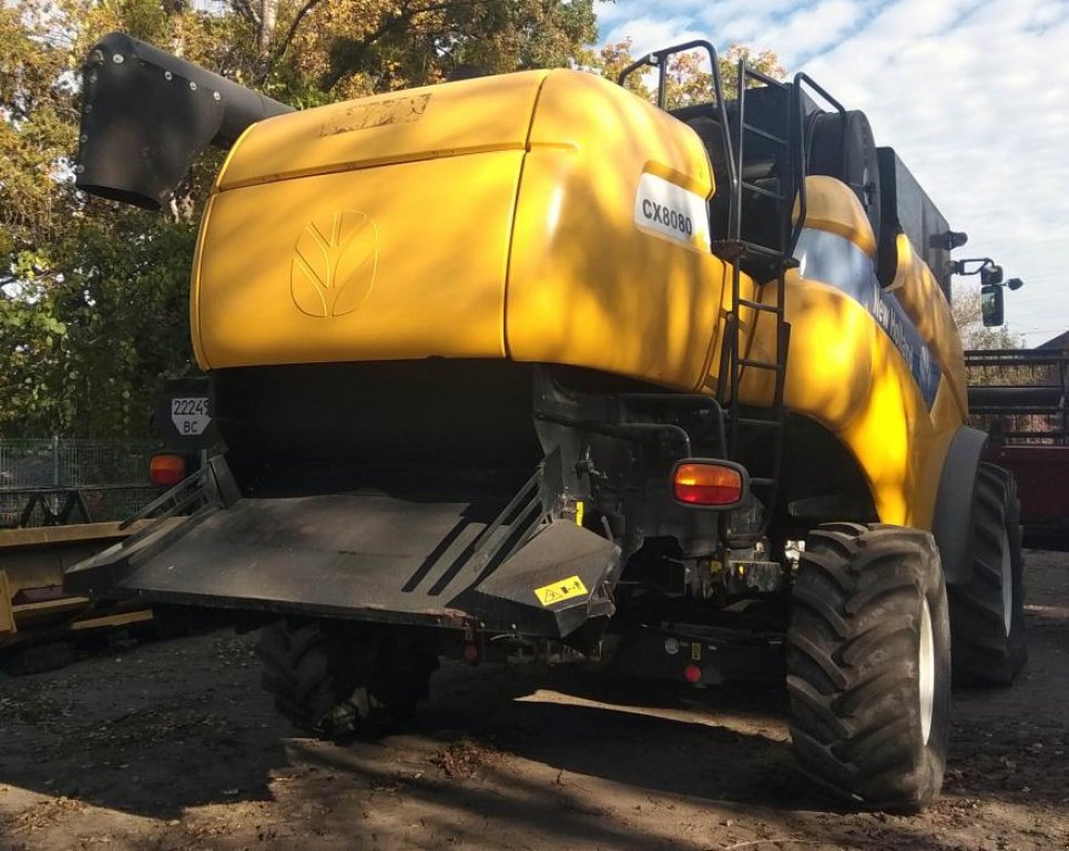 Oldtimer-Mähdrescher des Typs New Holland CX8080, Neumaschine in Львів (Bild 10)