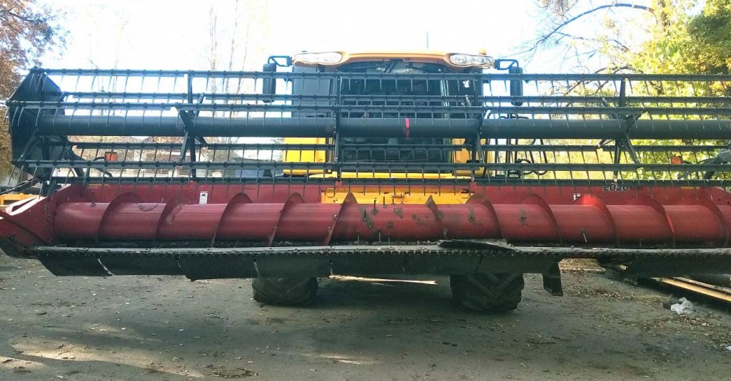 Oldtimer-Mähdrescher des Typs New Holland CX8080, Neumaschine in Львів (Bild 1)