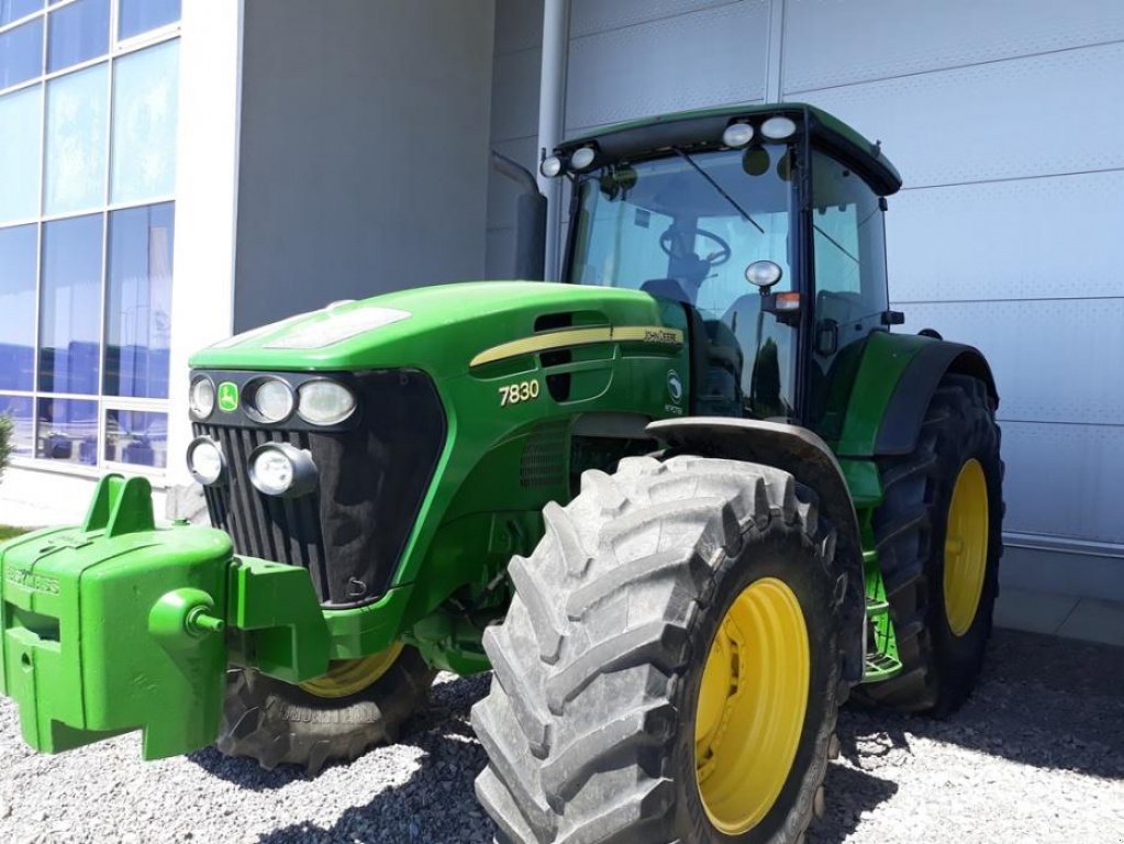 Oldtimer-Traktor des Typs John Deere 7830, Neumaschine in Дніпро (Bild 1)