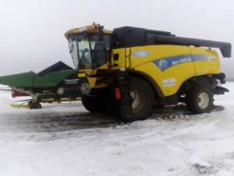 Oldtimer-Mähdrescher des Typs New Holland 8080, Neumaschine in Миколаїв (Bild 1)