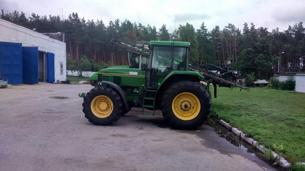 Oldtimer-Traktor des Typs John Deere 7700, Neumaschine in Подворки (Bild 3)