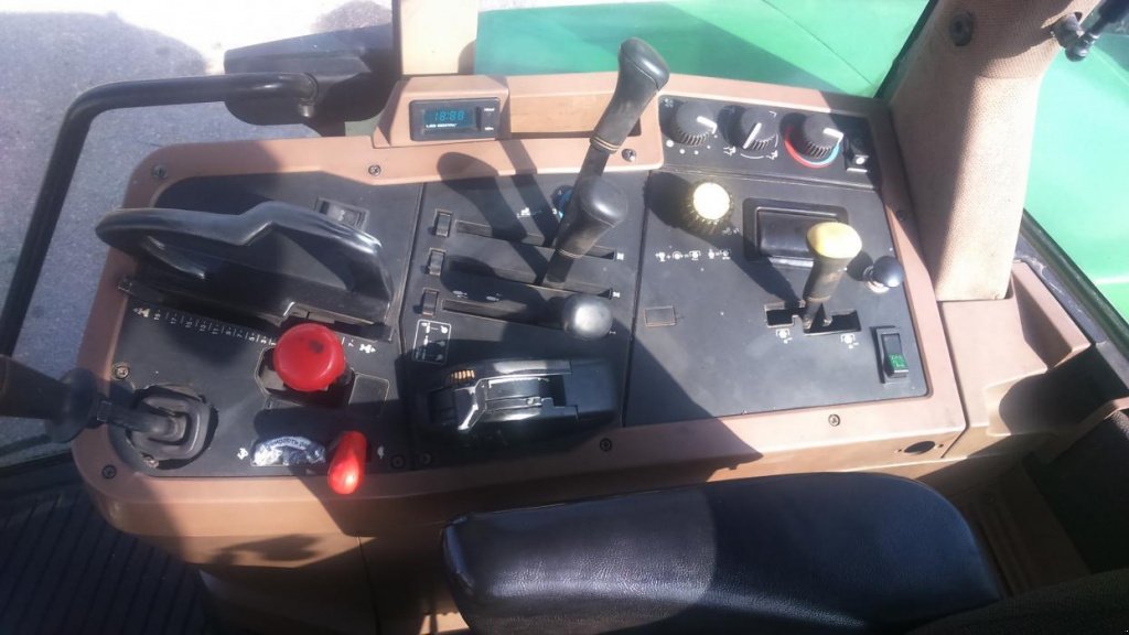 Oldtimer-Traktor des Typs John Deere 7700, Neumaschine in Подворки (Bild 10)