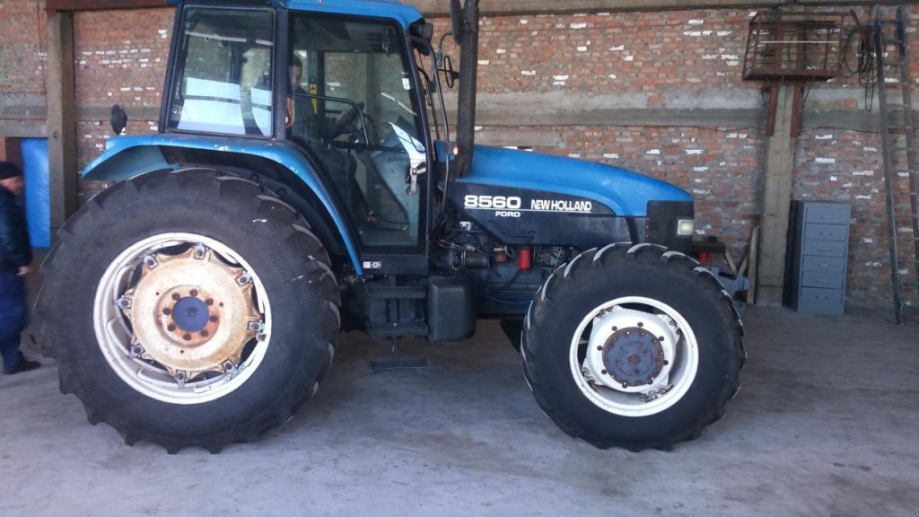 Oldtimer-Traktor des Typs New Holland 8560, Neumaschine in Подворки (Bild 7)