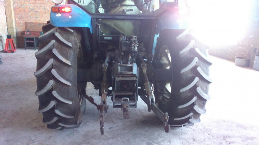 Oldtimer-Traktor des Typs New Holland 8560, Neumaschine in Подворки (Bild 2)