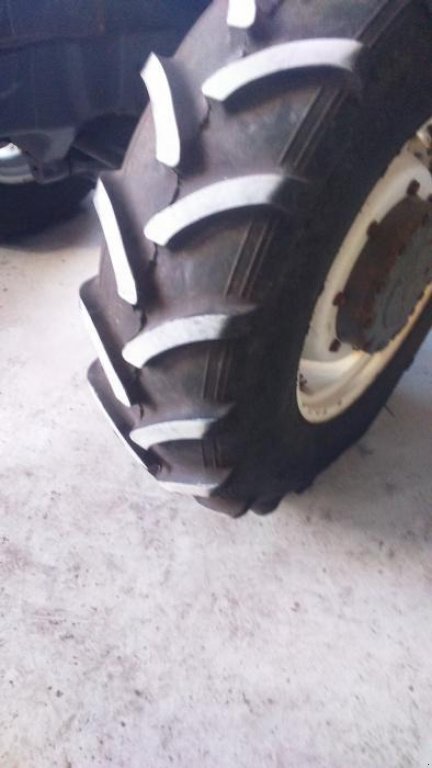 Oldtimer-Traktor des Typs New Holland 8560, Neumaschine in Подворки (Bild 10)