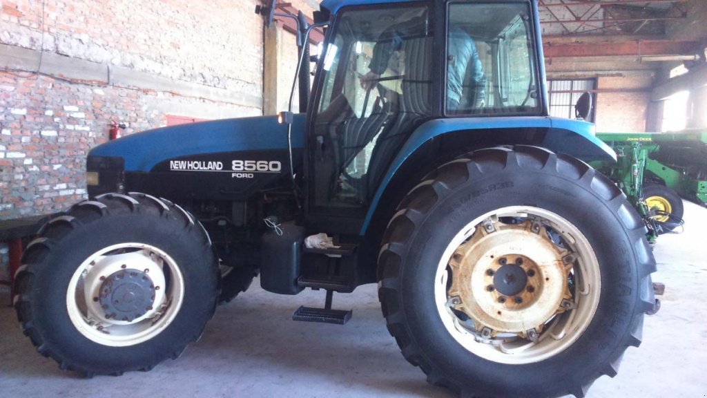 Oldtimer-Traktor des Typs New Holland 8560, Neumaschine in Подворки (Bild 9)