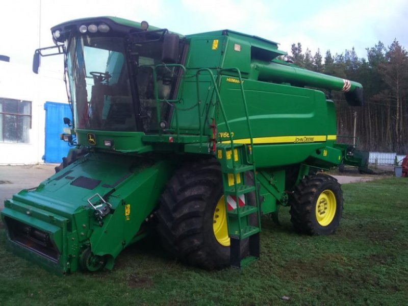 Oldtimer-Mähdrescher des Typs John Deere W660, Neumaschine in Подворки (Bild 1)