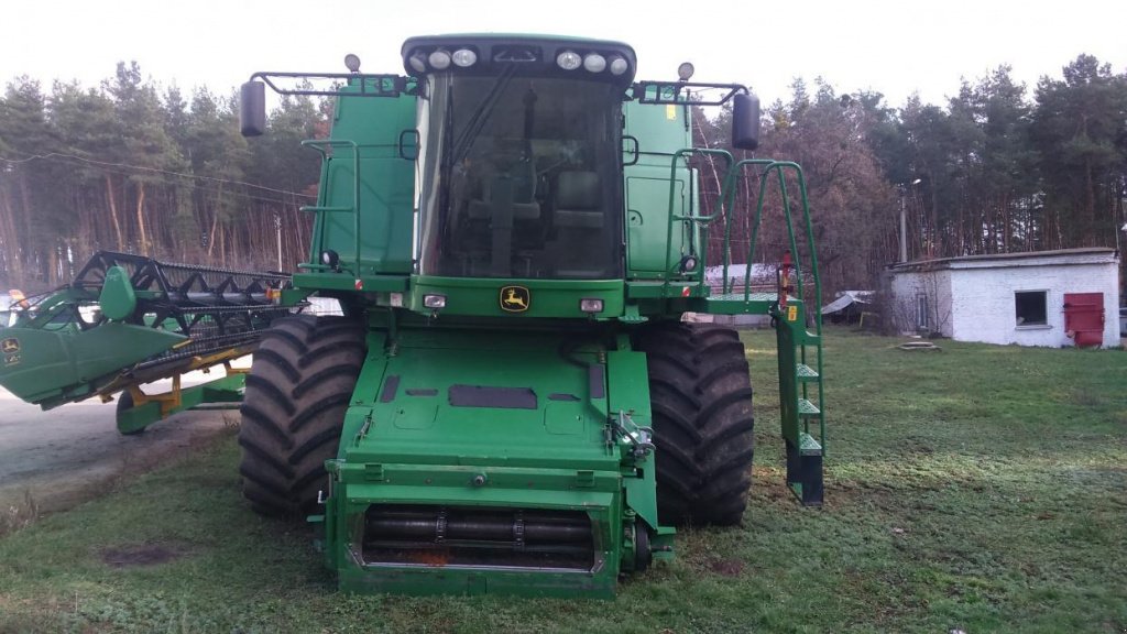 Oldtimer-Mähdrescher des Typs John Deere W660, Neumaschine in Подворки (Bild 4)