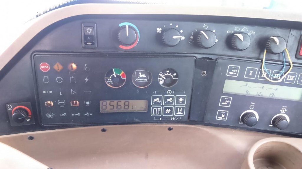 Oldtimer-Traktor des Typs John Deere 8400, Gebrauchtmaschine in Подворки (Bild 7)