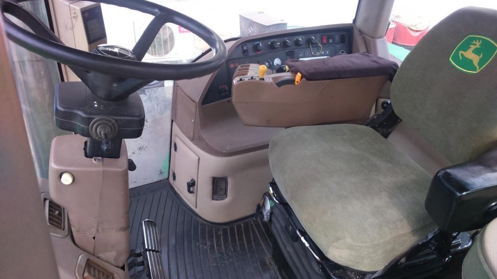 Oldtimer-Traktor des Typs John Deere 8400, Gebrauchtmaschine in Подворки (Bild 5)