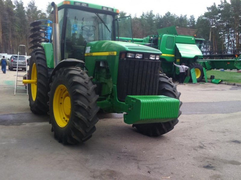 Oldtimer-Traktor des Typs John Deere 8400, Gebrauchtmaschine in Подворки (Bild 1)