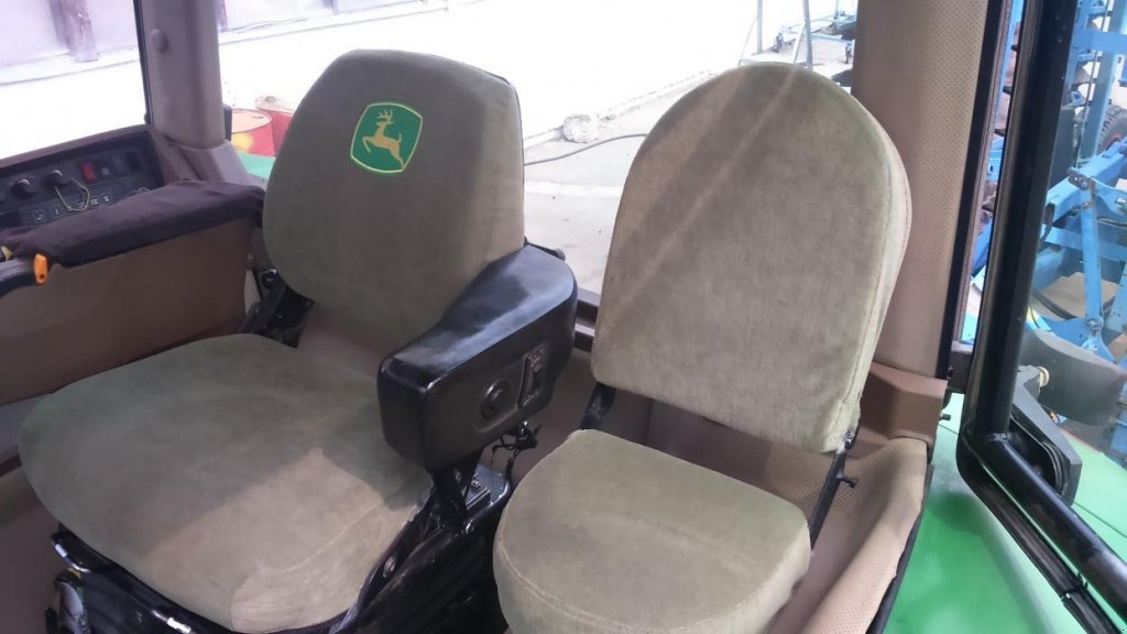 Oldtimer-Traktor des Typs John Deere 8400, Gebrauchtmaschine in Подворки (Bild 11)