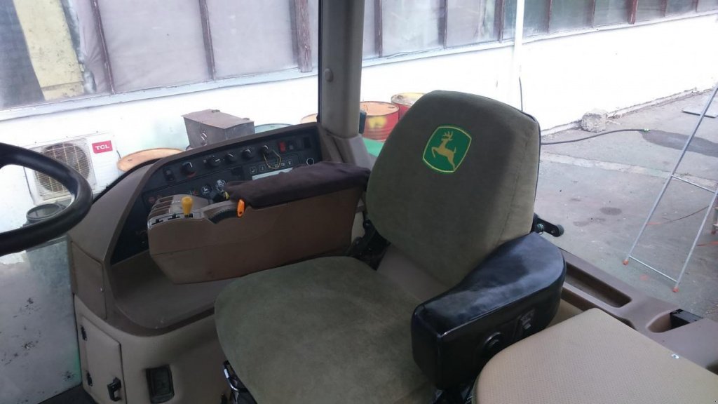 Oldtimer-Traktor des Typs John Deere 8400, Gebrauchtmaschine in Подворки (Bild 10)