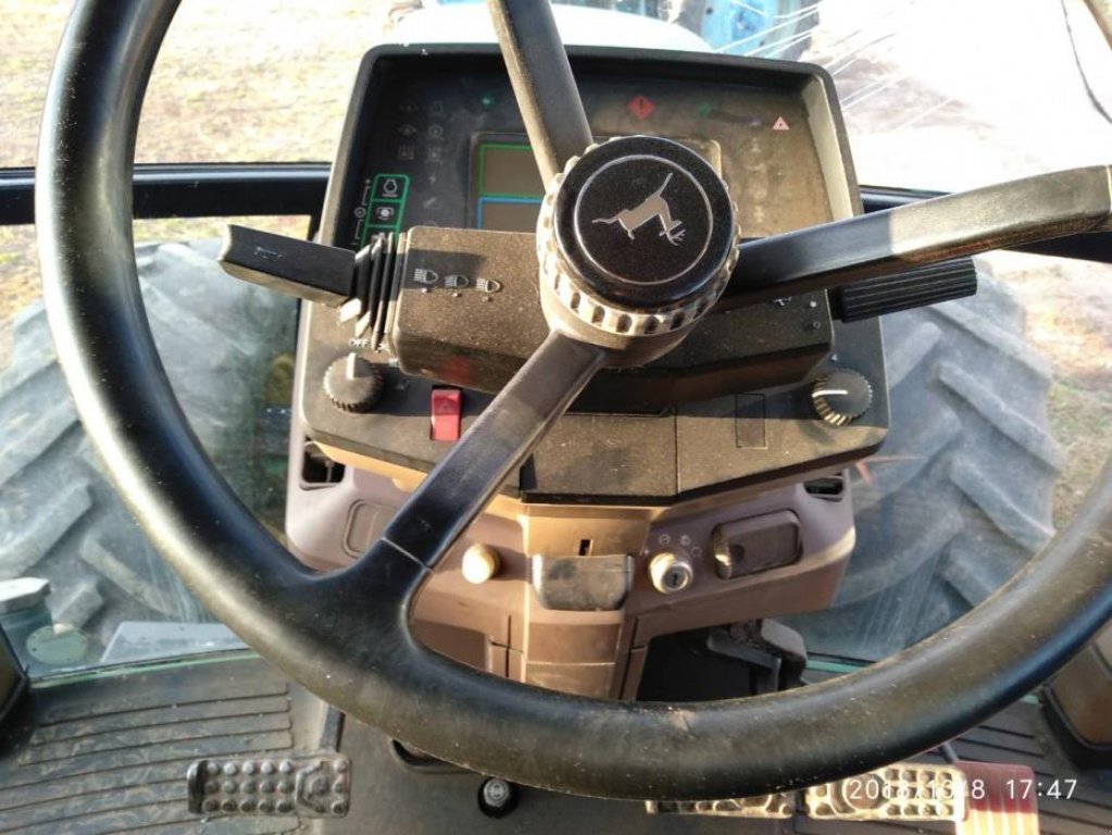 Oldtimer-Traktor des Typs John Deere 7800, Neumaschine in Локачі (Bild 9)