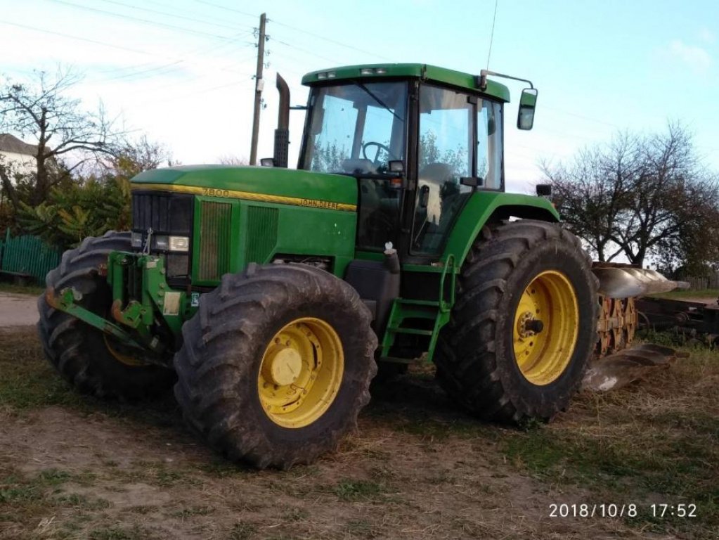 Oldtimer-Traktor des Typs John Deere 7800, Neumaschine in Локачі (Bild 7)