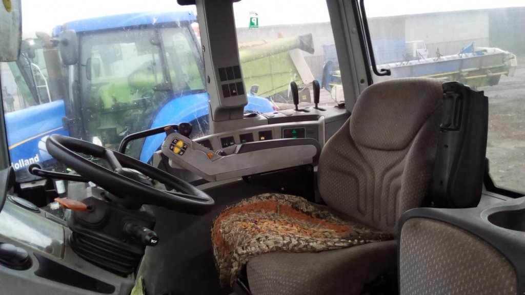 Oldtimer-Traktor des Typs CLAAS Axion 850, Neumaschine in Бахмач (Bild 2)