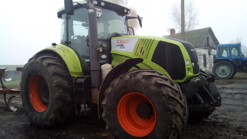 Oldtimer-Traktor des Typs CLAAS Axion 850, Neumaschine in Бахмач (Bild 4)
