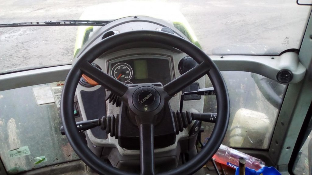 Oldtimer-Traktor des Typs CLAAS Axion 850, Neumaschine in Бахмач (Bild 3)