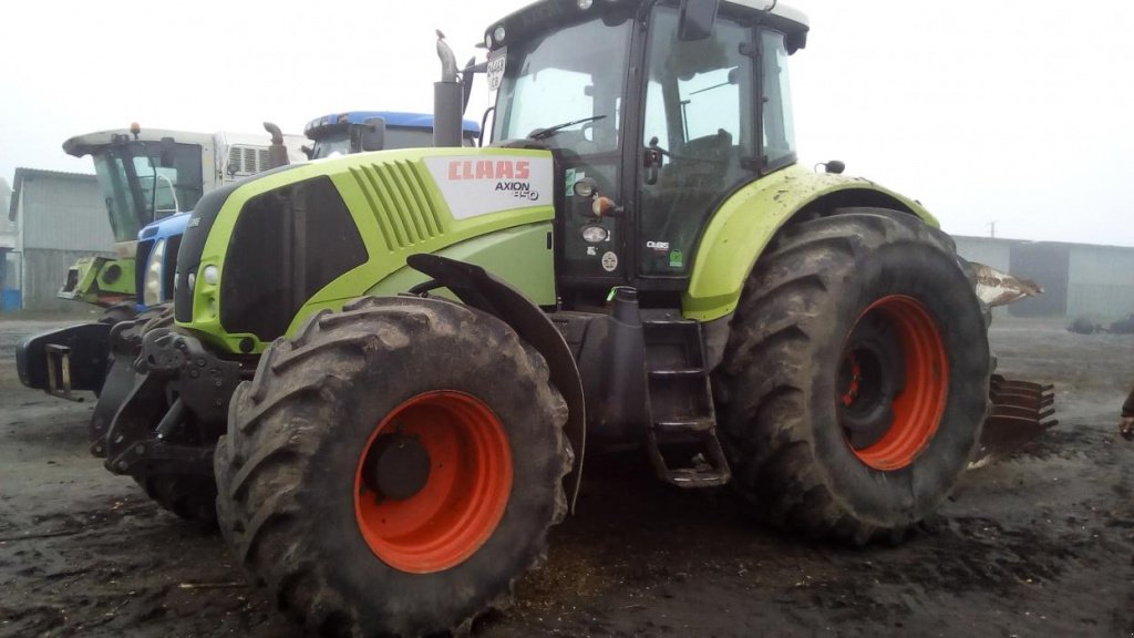 Oldtimer-Traktor des Typs CLAAS Axion 850, Neumaschine in Бахмач (Bild 1)