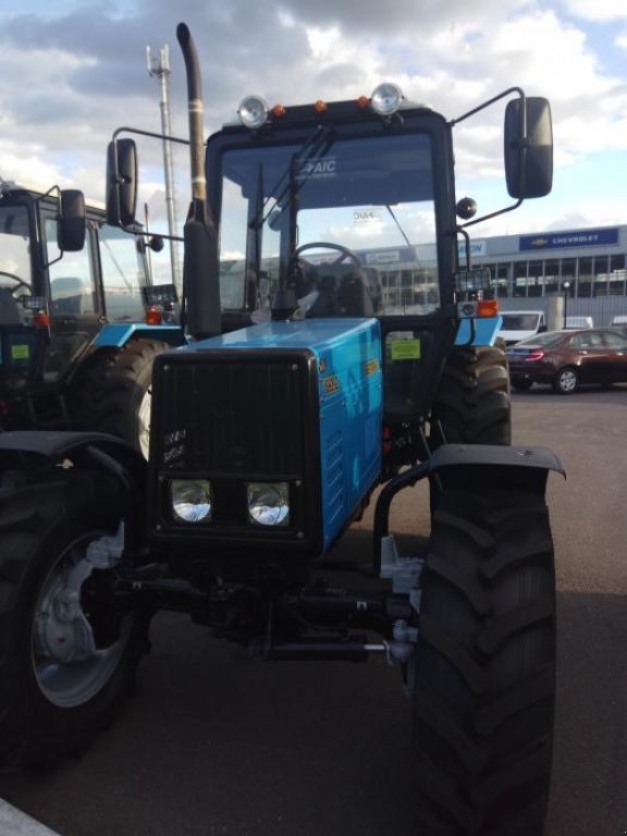 Oldtimer-Traktor des Typs Belarus Беларус-892.2, Neumaschine in Полтава (Bild 3)