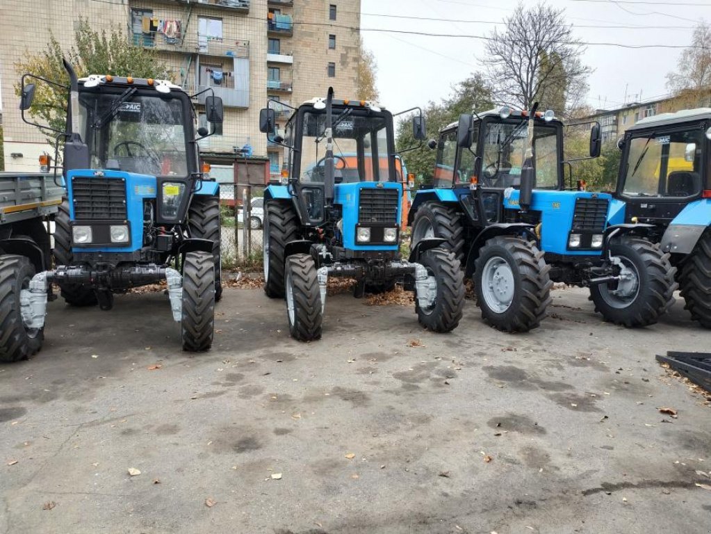 Oldtimer-Traktor des Typs Belarus Беларус-82.1, Neumaschine in Полтава (Bild 2)