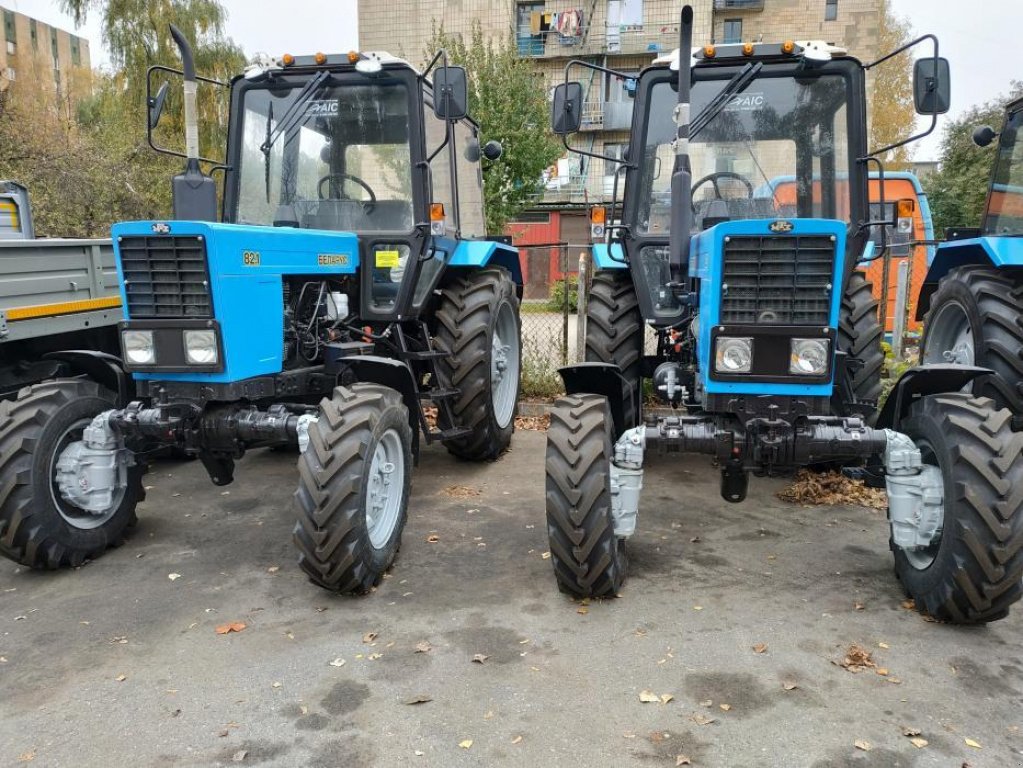 Oldtimer-Traktor des Typs Belarus Беларус-82.1, Neumaschine in Полтава (Bild 1)