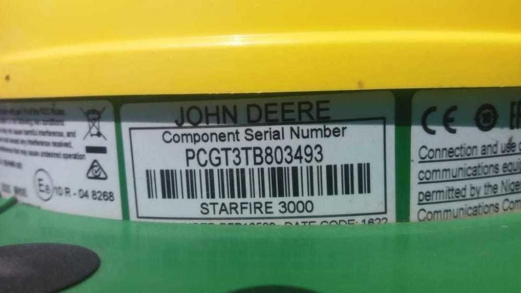 Oldtimer-Traktor des Typs John Deere 8335R, Neumaschine in Одеса (Bild 5)