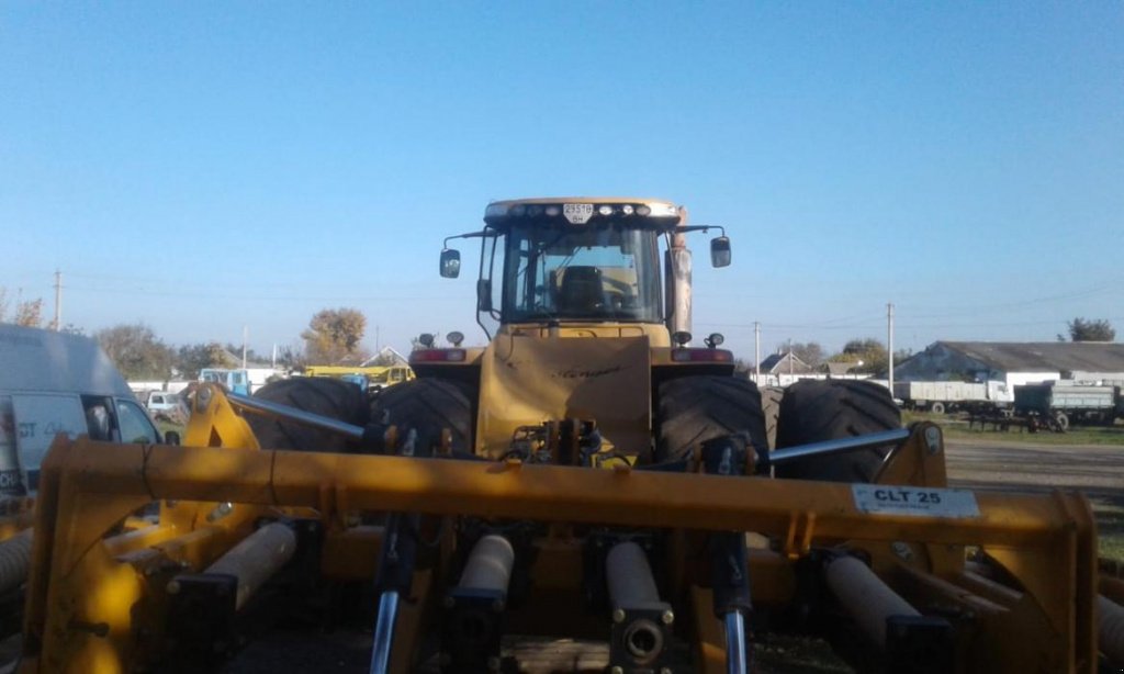 Oldtimer-Traktor des Typs CHALLENGER MT975, Neumaschine in Одеса (Bild 7)