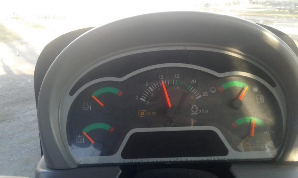 Oldtimer-Traktor des Typs CHALLENGER MT975, Neumaschine in Одеса (Bild 4)