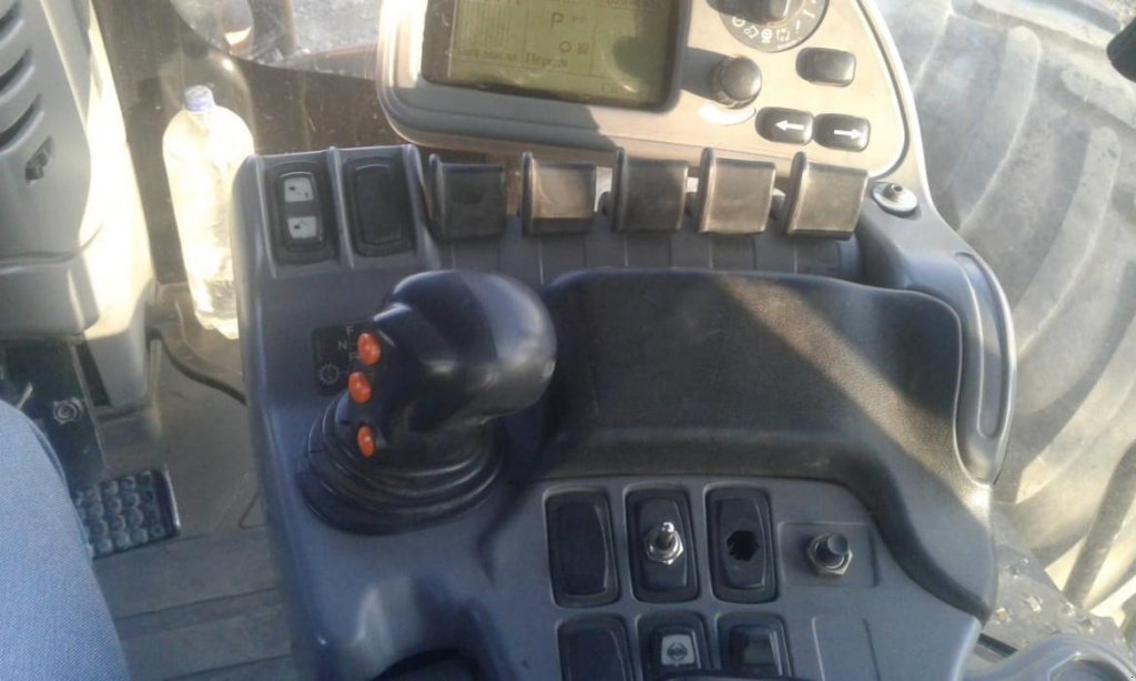 Oldtimer-Traktor des Typs CHALLENGER MT975, Neumaschine in Одеса (Bild 5)