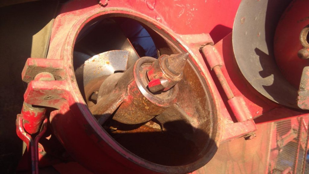 Oldtimer-Mähdrescher des Typs Massey Ferguson 186, Neumaschine in Здолбунів (Bild 10)